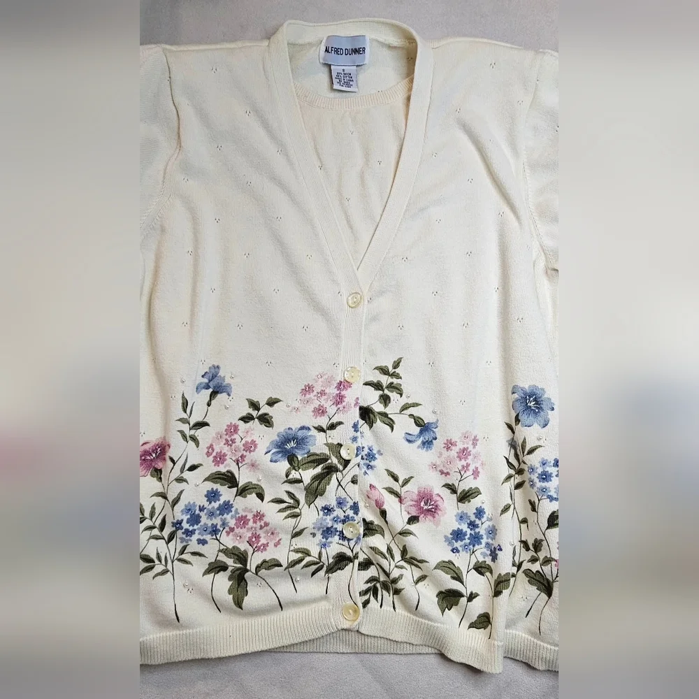 EUC Alfred Dunner Small Faux Twin Button/Beaded Print Cardigan. - Picture 3 of 4